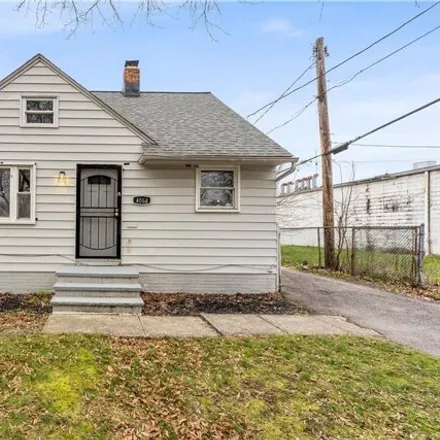 Rent this 3 bed house on Spin Cycle in East 155th Street, Cleveland