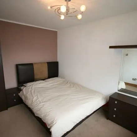 Image 2 - Stanmore Grove, Leeds, LS4 2RJ, United Kingdom - Apartment for rent
