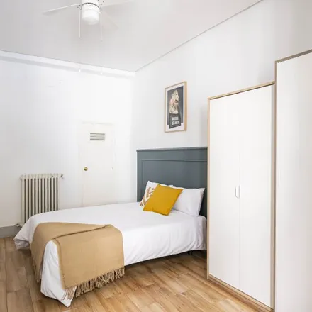 Rent this 68 bed room on Eusebios in Calle de San Mateo, 14