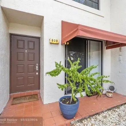 Image 1 - 654 Lincoln Court, Lakeview, Deerfield Beach, FL 33442, USA - Condo for sale