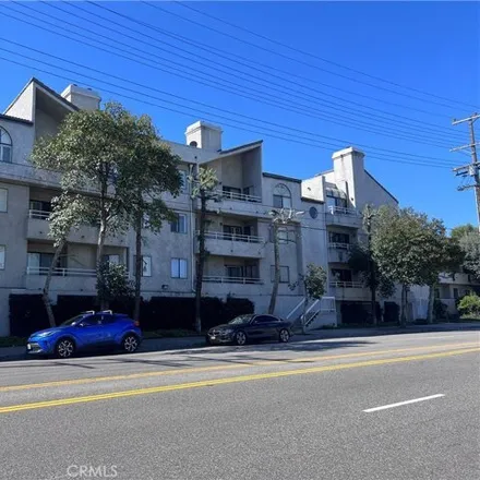 Image 1 - 17822 Burbank Boulevard, Los Angeles, CA 91316, USA - Condo for rent