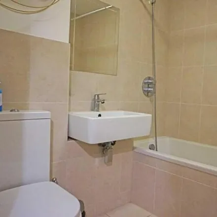 Image 7 - 24 Lion Green Road, London, CR5 2NL, United Kingdom - House for rent