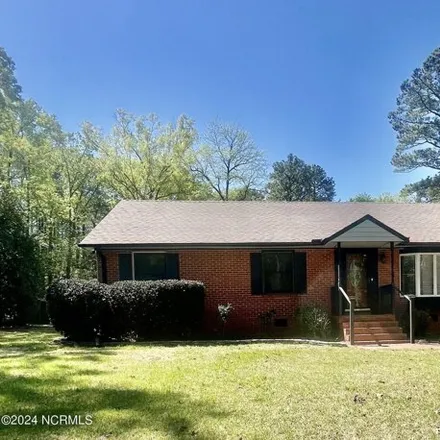 Rent this 3 bed house on 835 High Street in Aberdeen, Moore County