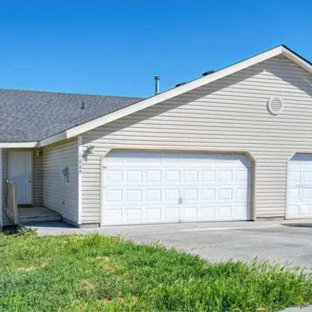 Buy this 3 bed house on Southwest Perkins Avenue in Pendleton, OR 97801