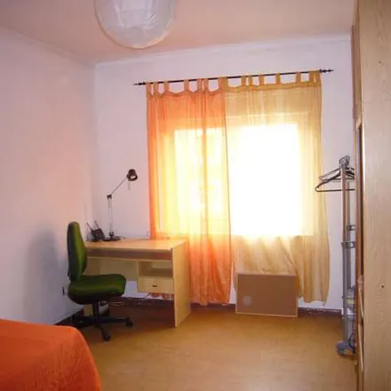 Rent this 3 bed apartment on Avenida de los Reyes Católicos in 3, 33011 Oviedo