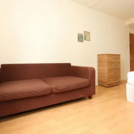 Image 2 - Ames House, Mace Street, London, E2 0QR, United Kingdom - Apartment for rent