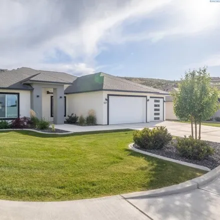 Buy this 3 bed house on Summerview Lane in Richland, WA 99352