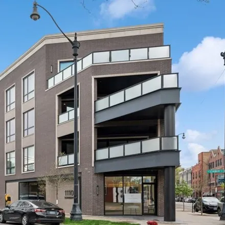 Buy this 3 bed condo on 2710 North Lincoln Avenue in Chicago, IL 60614