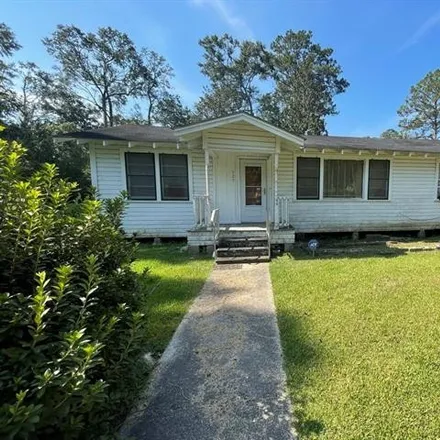 Buy this 3 bed house on 927 West 30th Avenue in Covington, LA 70433