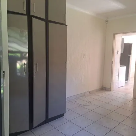Image 7 - Troupant Place, Johannesburg Ward 104, Randburg, 2118, South Africa - Apartment for rent