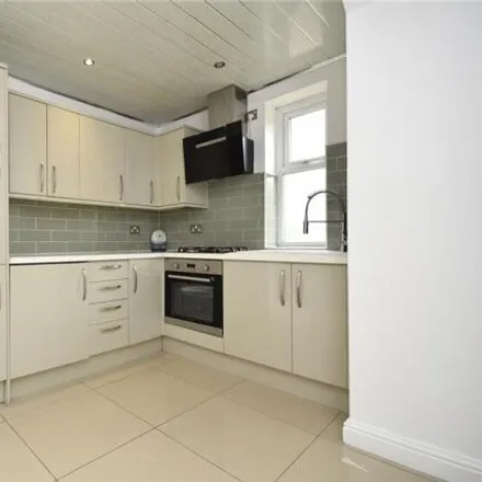 Image 5 - Waincliffe Drive, Leeds, LS11 8ET, United Kingdom - Duplex for rent