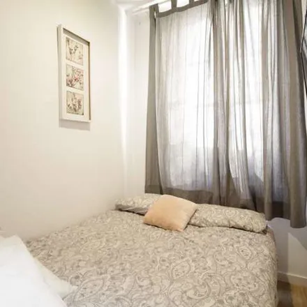 Rent this 6 bed apartment on The Good Burger in Calle Mayor, 38