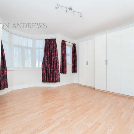 Rent this 3 bed apartment on 28 Graham Avenue in London, W13 9TQ