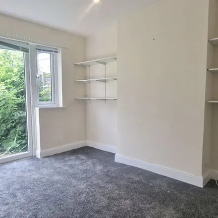Image 6 - Middle Way, North Watford, WD24 6HL, United Kingdom - Apartment for rent