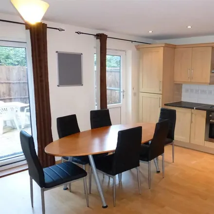 Rent this 5 bed townhouse on 41 Grove Road in Nottingham, NG7 1HE