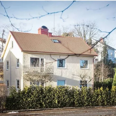 Rent this 4 bed apartment on Stubbeledsgatan 12 in 414 76 Gothenburg, Sweden