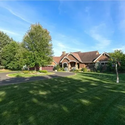 Image 2 - 8947 Sunset Trail, Chanhassen, MN 55317, USA - House for sale