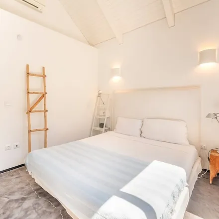 Rent this 2 bed townhouse on Estr (X)etaria (X) Av Portugal in Avenida de Portugal, 2605-653 Sintra