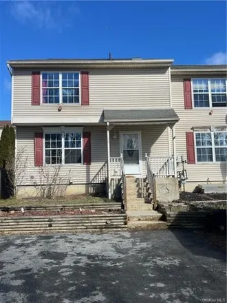 Rent this 3 bed townhouse on 86 Darin Road in Warwick, NY 10990