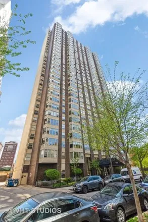 Buy this 2 bed condo on 525 Hawthorne in 525 West Hawthorne Place, Chicago