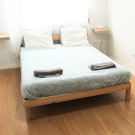 Rent this 6 bed room on Rua Lima Júnior in 4200-511 Porto, Portugal