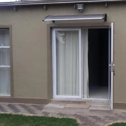 Rent this 3 bed house on Germiston in 1401, South Africa