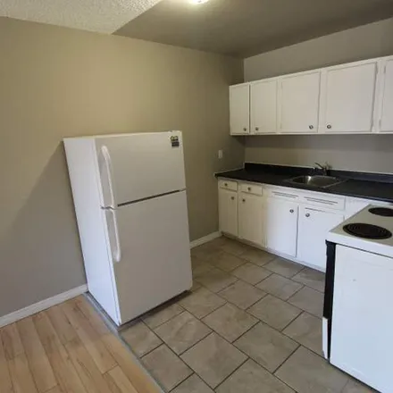 Image 3 - The Tiffany, 10721 117 Street NW, Edmonton, AB T5H 3K6, Canada - Apartment for rent