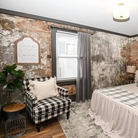 Rent this 1 bed apartment on Cincinnati in OH, 45202