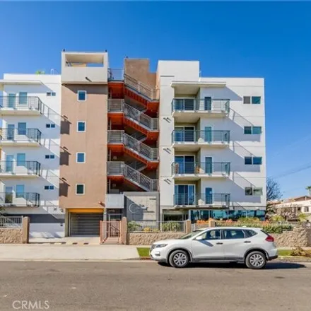 Buy this 3 bed condo on James M Wood & New Hampshire Ave. in James M Wood Boulevard, Los Angeles