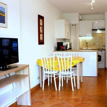 Image 3 - 83230 Bormes-les-Mimosas, France - Apartment for rent