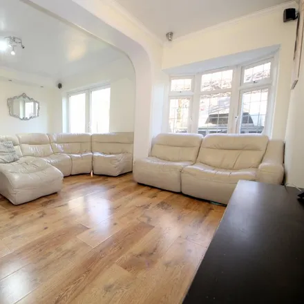 Image 4 - 10 Galliard Road, London, N9 7NG, United Kingdom - House for rent