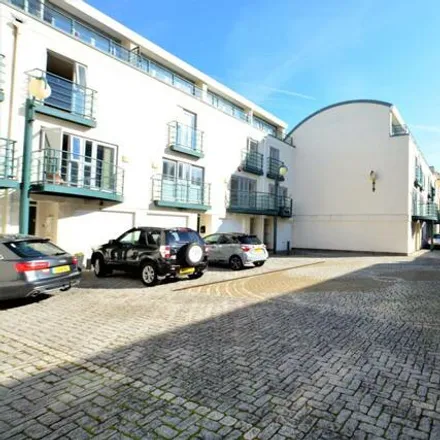 Rent this 3 bed townhouse on Golden Lane in Brighton, BN1 2PG