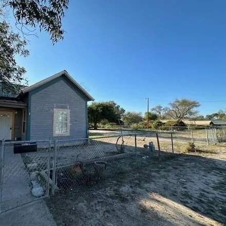 Image 2 - 421 West 3rd Street, Del Rio, TX 78840, USA - House for sale