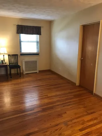 Image 3 - Utopia Parkway & 16th Avenue, Utopia Parkway, New York, NY 11439, USA - Apartment for sale