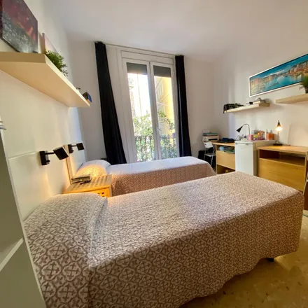 Rent this 6 bed room on Carrer Gran de Gràcia in 123, 08012 Barcelona