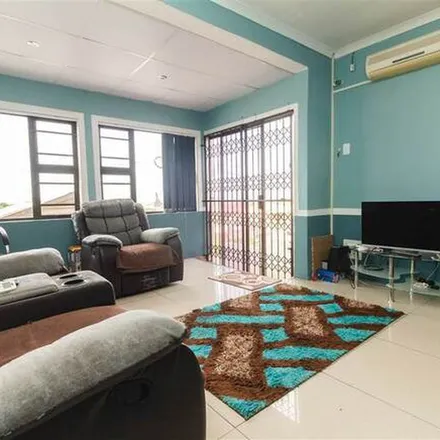 Image 4 - 704 Road, Arena Park, Chatsworth, 4030, South Africa - Apartment for rent