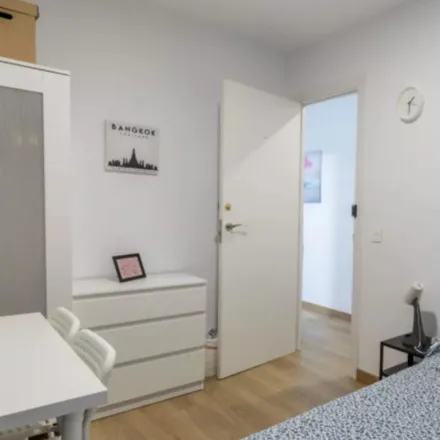 Rent this 5 bed room on Carrer de Bilbao in 36, 46019 Valencia