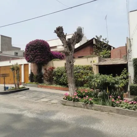Image 2 - Calzada del Fraile, La Molina, Lima Metropolitan Area 15051, Peru - House for sale