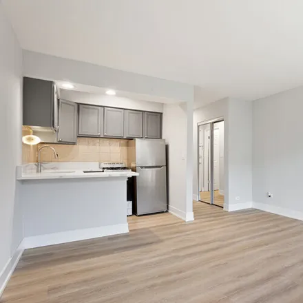 Rent this studio apartment on 6758 N Sheridan Rd