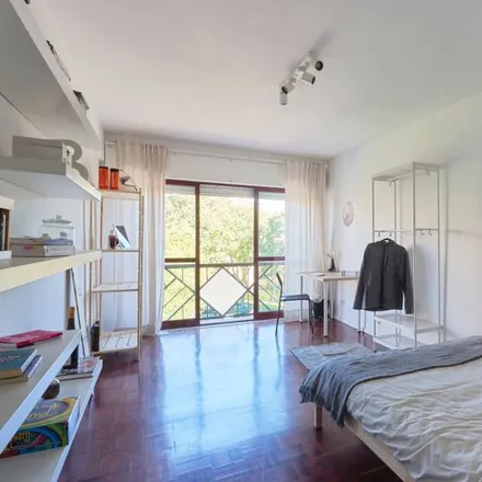Rent this 2 bed room on Papelaria de Alberto Costa in Rua Professor Barbosa Sueiro, 1600-477 Lisbon