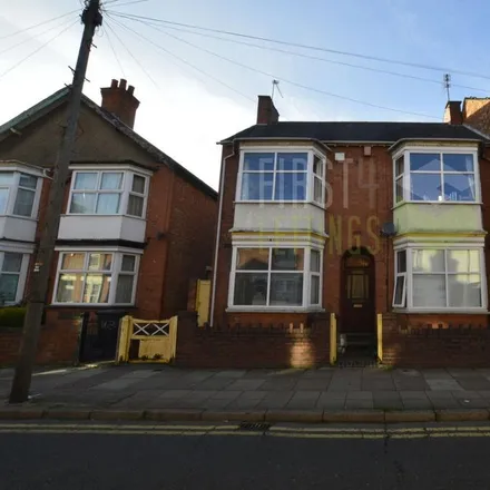 Rent this 5 bed townhouse on Hesi Local in 151 Queens Road, Leicester