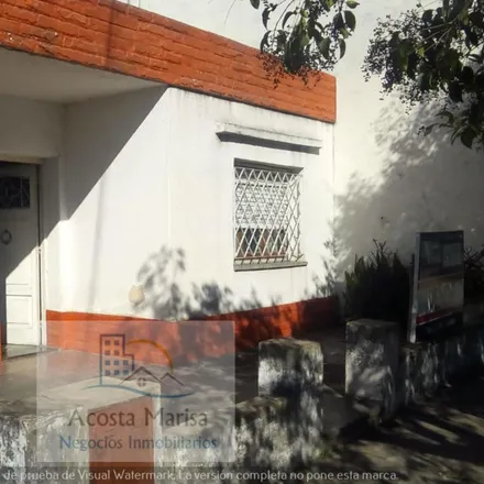 Buy this 2 bed house on 11 de Septiembre 2299 in Partido de Lomas de Zamora, 1828 Banfield