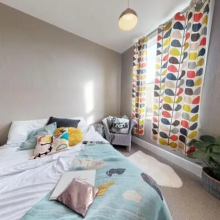 Rent this 6 bed townhouse on Delph Lane in Leeds, LS6 2HQ