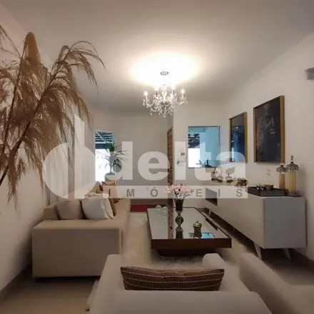 Rent this 3 bed house on Rua Monza in Jardim Europa, Uberlândia - MG