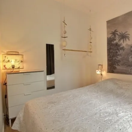 Rent this 1 bed apartment on 117 Rue Réaumur in 75002 Paris, France