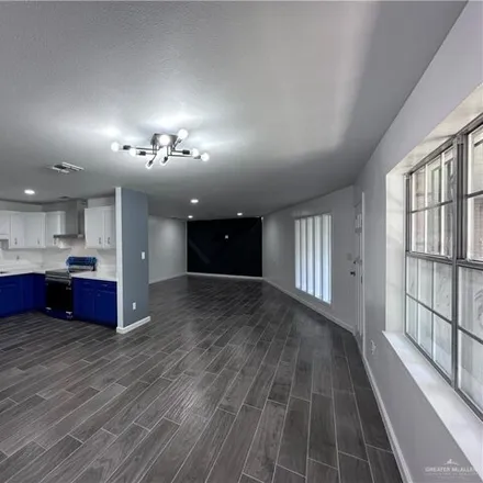 Image 6 - Vogue College of Cosmetology, 800 West Fern Avenue, McAllen, TX 78501, USA - Apartment for rent