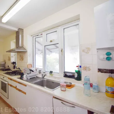 Image 3 - Sturgess Avenue, London, NW4 3UD, United Kingdom - Duplex for rent