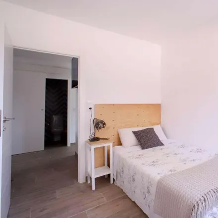 Image 2 - Carrer de José María Haro (Magistrat), 61, 46022 Valencia, Spain - Room for rent