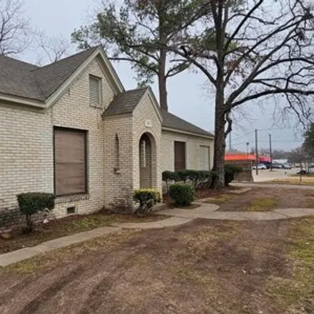 Image 2 - 1900 North Sylvania Avenue, Fort Worth, TX 76111, USA - House for sale