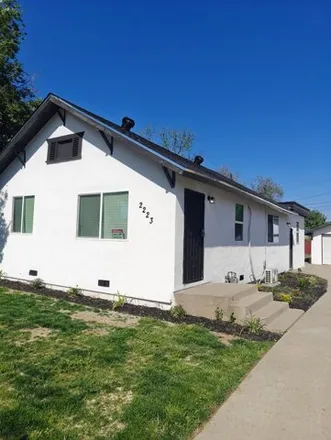 Buy this 3 bed house on 2223 South Ivy Avenue in Fresno, CA 93706